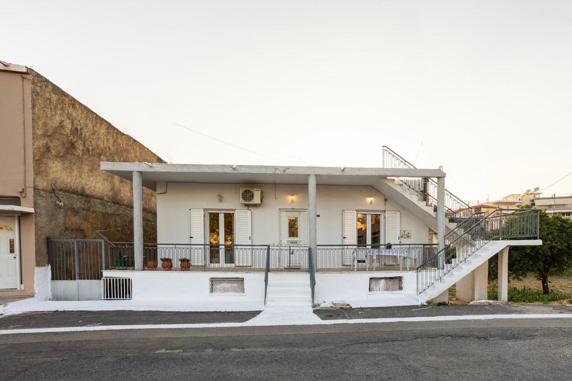 Kalamata'S Sunny Retreat Near The Historic Center Exterior foto